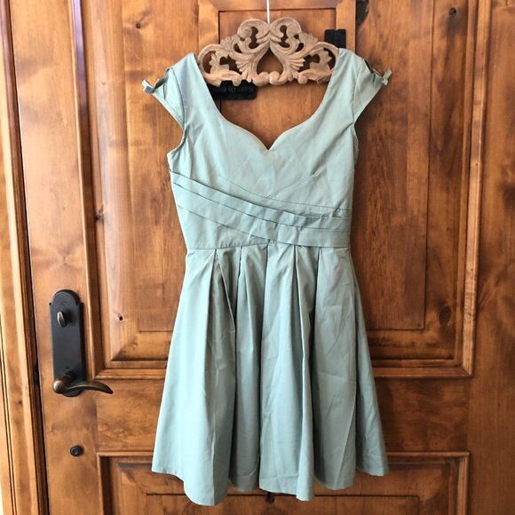 Myrtlewood of California Sage Green Vintage Look Dress Size Small - Picture 1 of 16